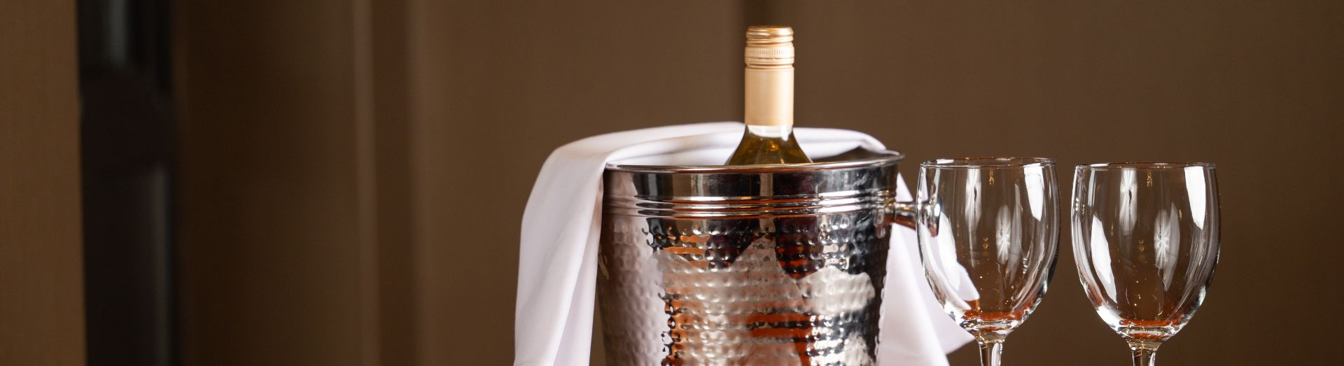 Wine banner www.roeparkresort.com