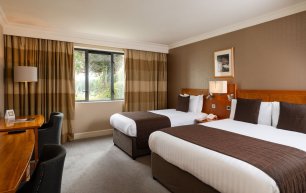 Guest room www.roevalleyresort.com