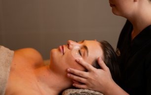 Rose info card www.roeparkresort.com