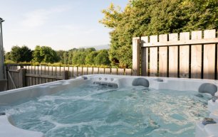 Roe valley info card www.roeparkresort.com